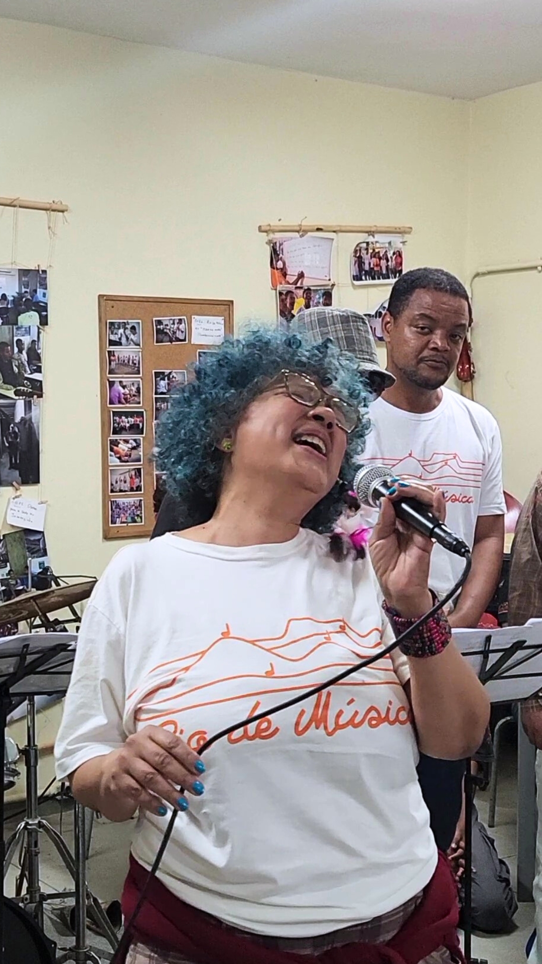 Uma vida bordada pela música